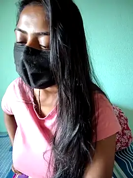 Ishu_Lovee: διαδικτυακό σόου στην κάμερα