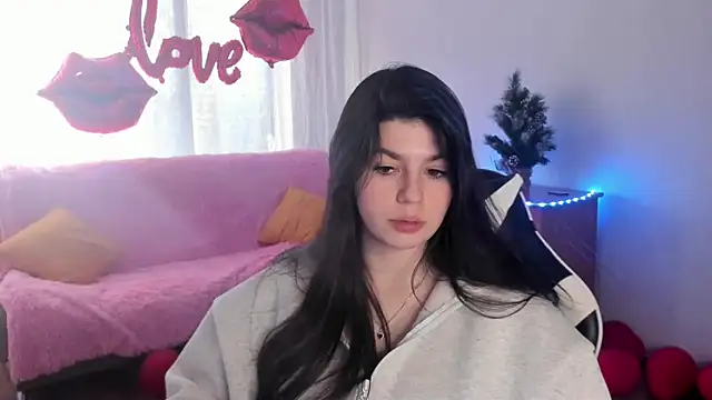 KisaModel Adlı Modelin Canlı XXX Sohbeti