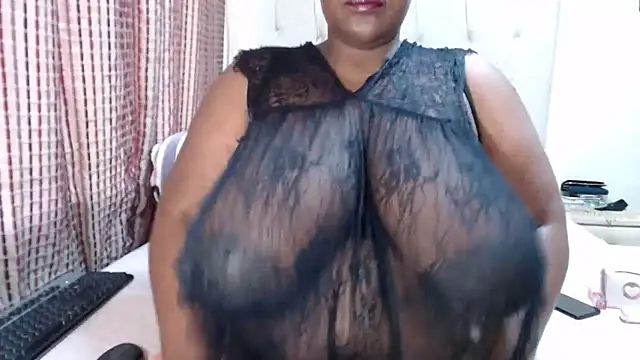 CHOCOLATEDARKBUSTYX Adlı Modelin Canlı XXX Sohbeti