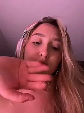 Chat +18 de MoraInFire ao vivo