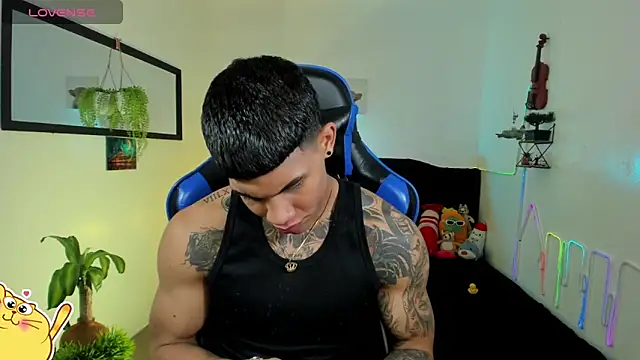 Damian_latinxxx: онлайн-секс-чат