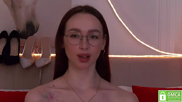 Emily_Simon লাইভ XXX চ্যাট