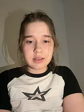 Chat +18 de HornyGirlH ao vivo