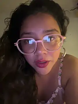 Chat +18 de Vivi_Kvsh ao vivo