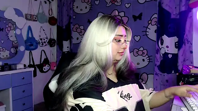 lussyevans24 live XXX chat