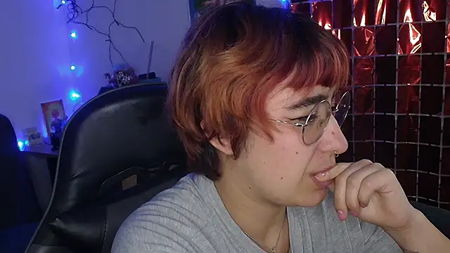 Miacatsito3: онлайн-секс-чат