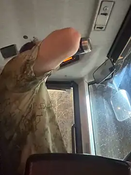 Dirty_Dino: διαδικτυακό σόου στην κάμερα