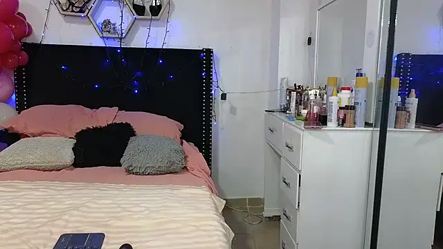 charlotte_077: απευθείας συνομιλία ΧΧΧ