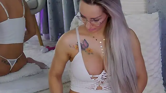 IsabelleEthan লাইভ XXX চ্যাট