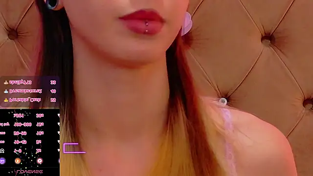 CoraVex Adlı Modelin Canlı XXX Sohbeti