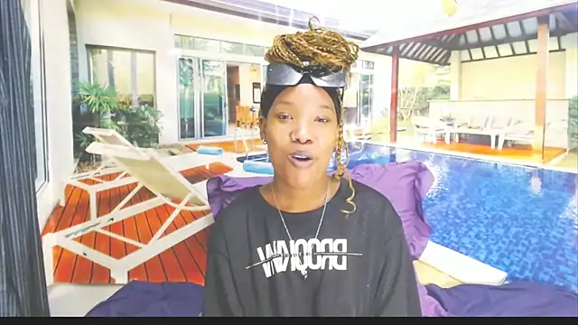 Chatroom XXX en direct de EroticSexyPrada