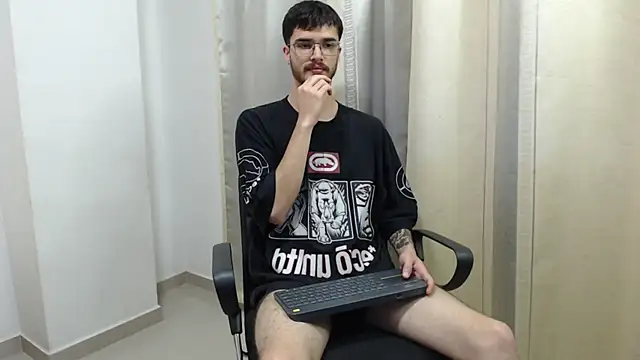 joseh0se: διαδικτυακό σόου στην κάμερα