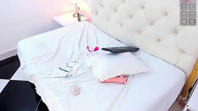 Lia_Latte Adlı Modelin Canlı XXX Sohbeti