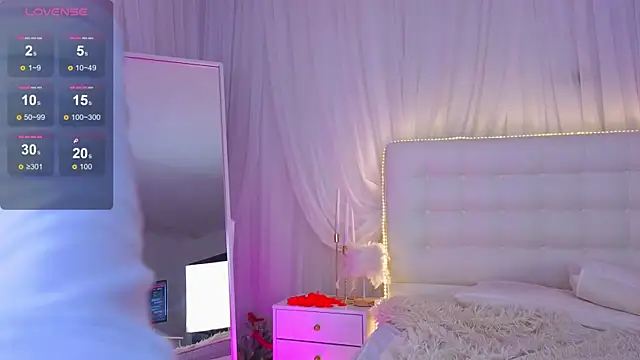 Chat +18 de Monica_Leen ao vivo