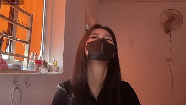 Tieu-May Live XXX-chat