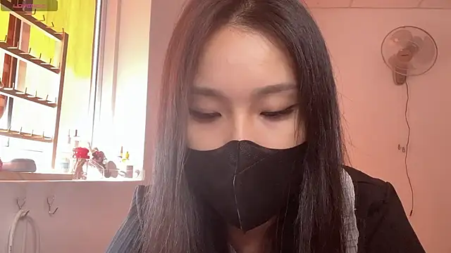 Tieu-May élő XXX-chatje