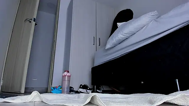 Skarleth69 Adlı Modelin Canlı XXX Sohbeti