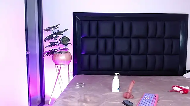 Czat XXX na żywo – mia_roosee1