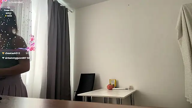 VerniceEngelkingのライブXXXチャット