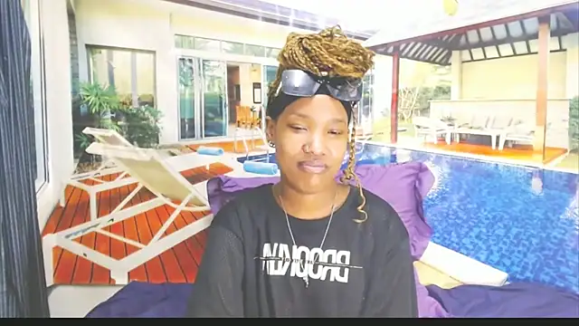 Chat +18 de EroticSexyPrada ao vivo