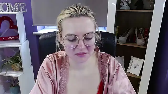 Zoey_Erotic: онлайн-секс-чат