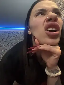 Queen_of_painn Webbikameraesitys