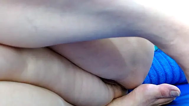 Chat +18 de thebesthairypussy2 ao vivo