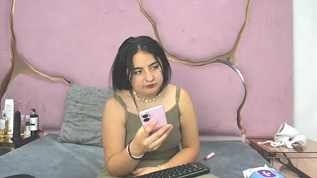 SweatedDelacroix Chat XXX in diretta