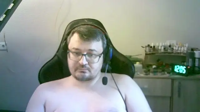 SirAbuser Show in webcam