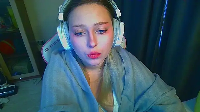 Emiliaaah live XXX chat