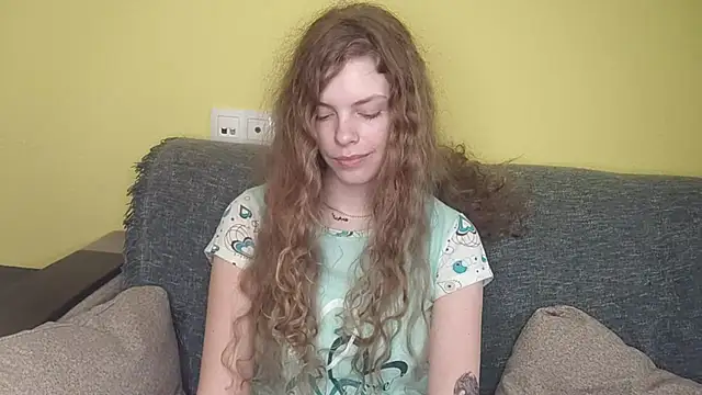 Онлайн чат XXX RayaNenlia