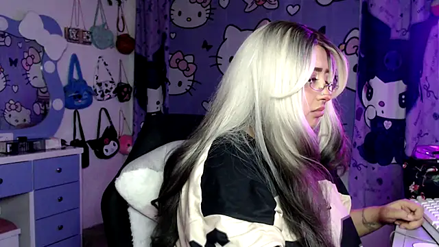 Chat +18 de lussyevans24 ao vivo