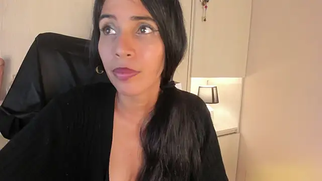 Chat +18 de LexxaQueen ao vivo