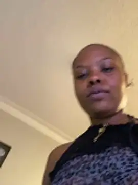 Dellah27 élő XXX-chatje