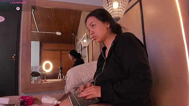 แชท XXX สดของ CAYLINCOLLINS