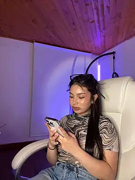 Mady_Pink élő XXX-chatje