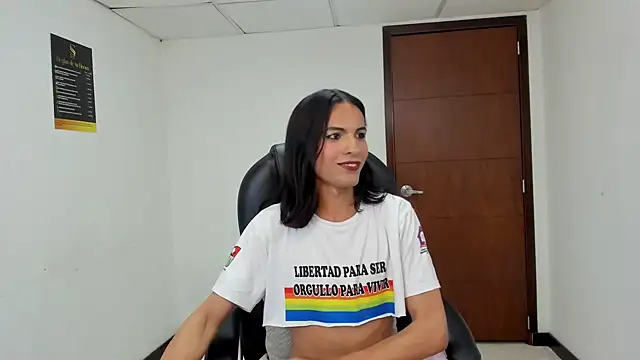 Chat +18 de Aisha_hotts777 ao vivo