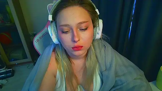 Chatroom XXX en direct de Emiliaaah