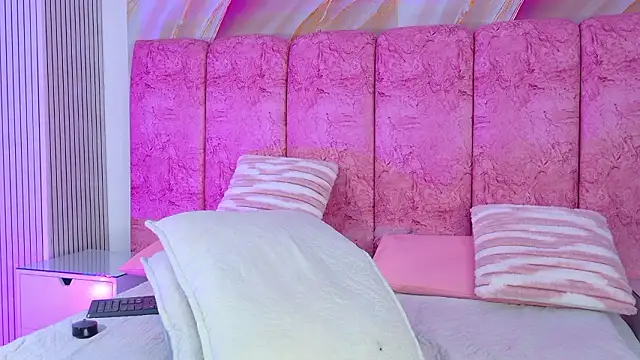 emmacurvy Adlı Modelin Canlı XXX Sohbeti