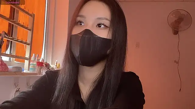 Tieu-May Adlı Modelin Canlı XXX Sohbeti