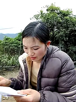 ngan-cute Live XXX Chat