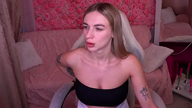 Show modela ArinaWong na web-kameri