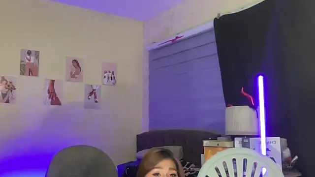 XXX chat uživo modela CassieXMarga