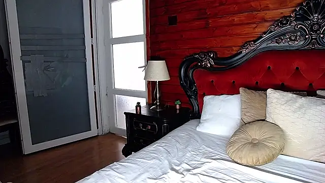 SuzanneKer1 Chat XXX in diretta