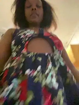 Dellah27 Chat XXX in diretta