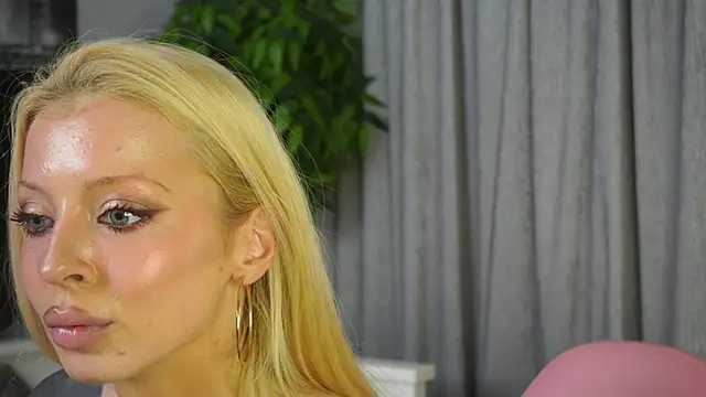 LanaReals: онлайн-секс-чат