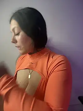 Miia__Taylor élő XXX-chatje