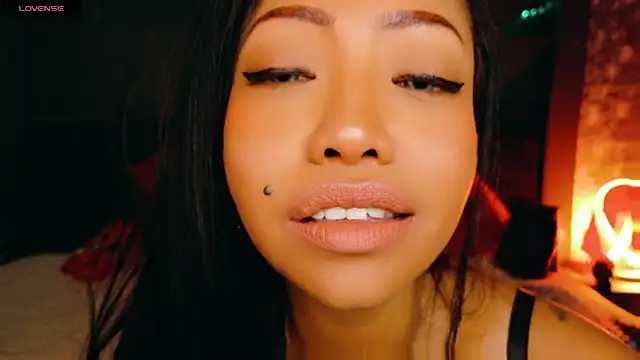 ElyaQuinn Adlı Modelin Canlı XXX Sohbeti