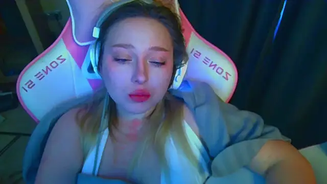 Emiliaaah Live XXX Chat