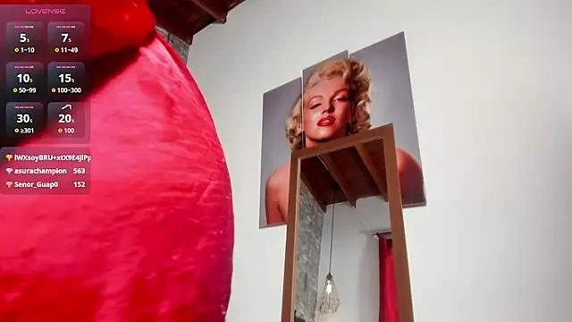 Онлайн чат XXX Emily_Brown18